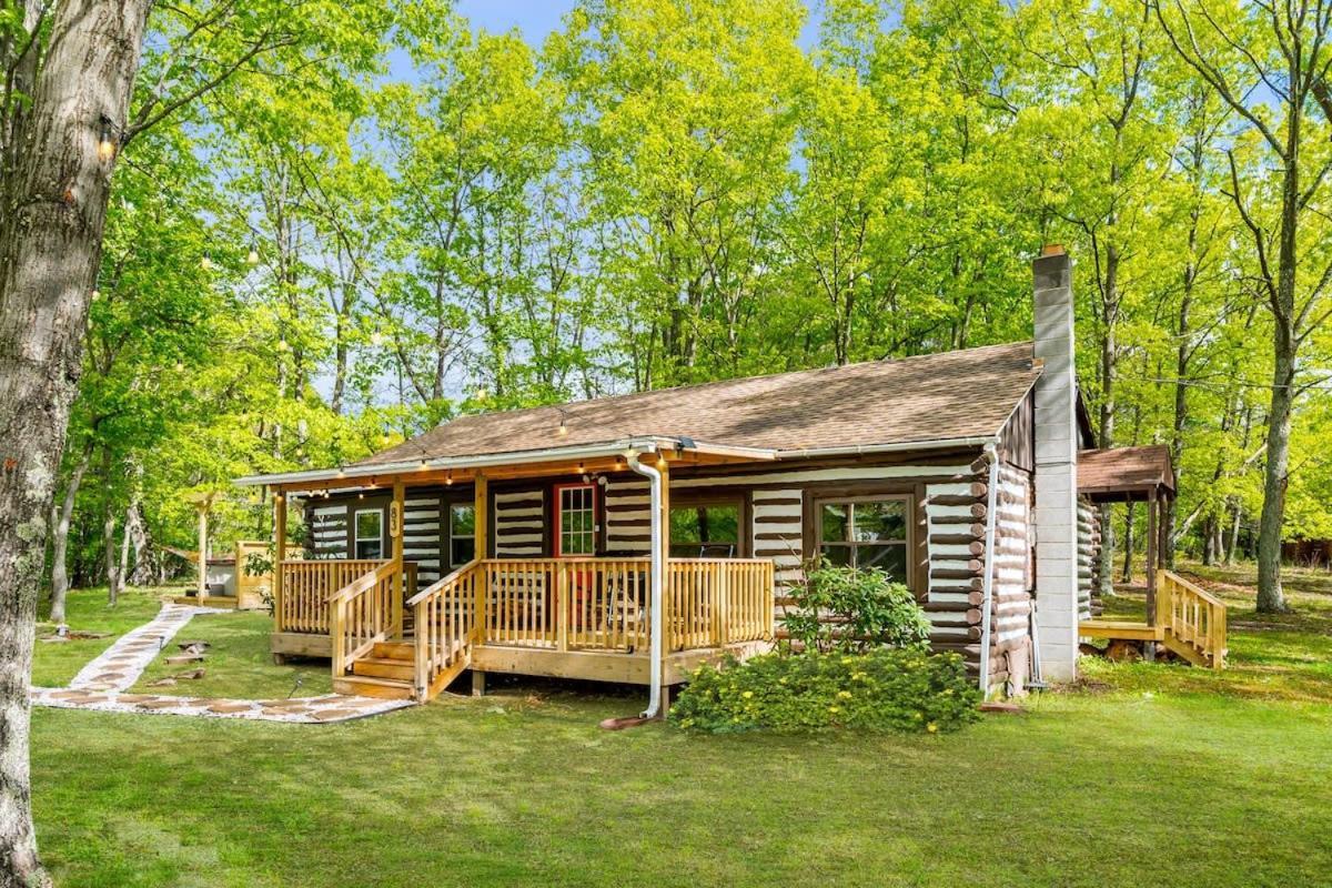 Modernized Log Cabin W Hot Tub Fire Pit & Views Berkeley Springs Exterior foto
