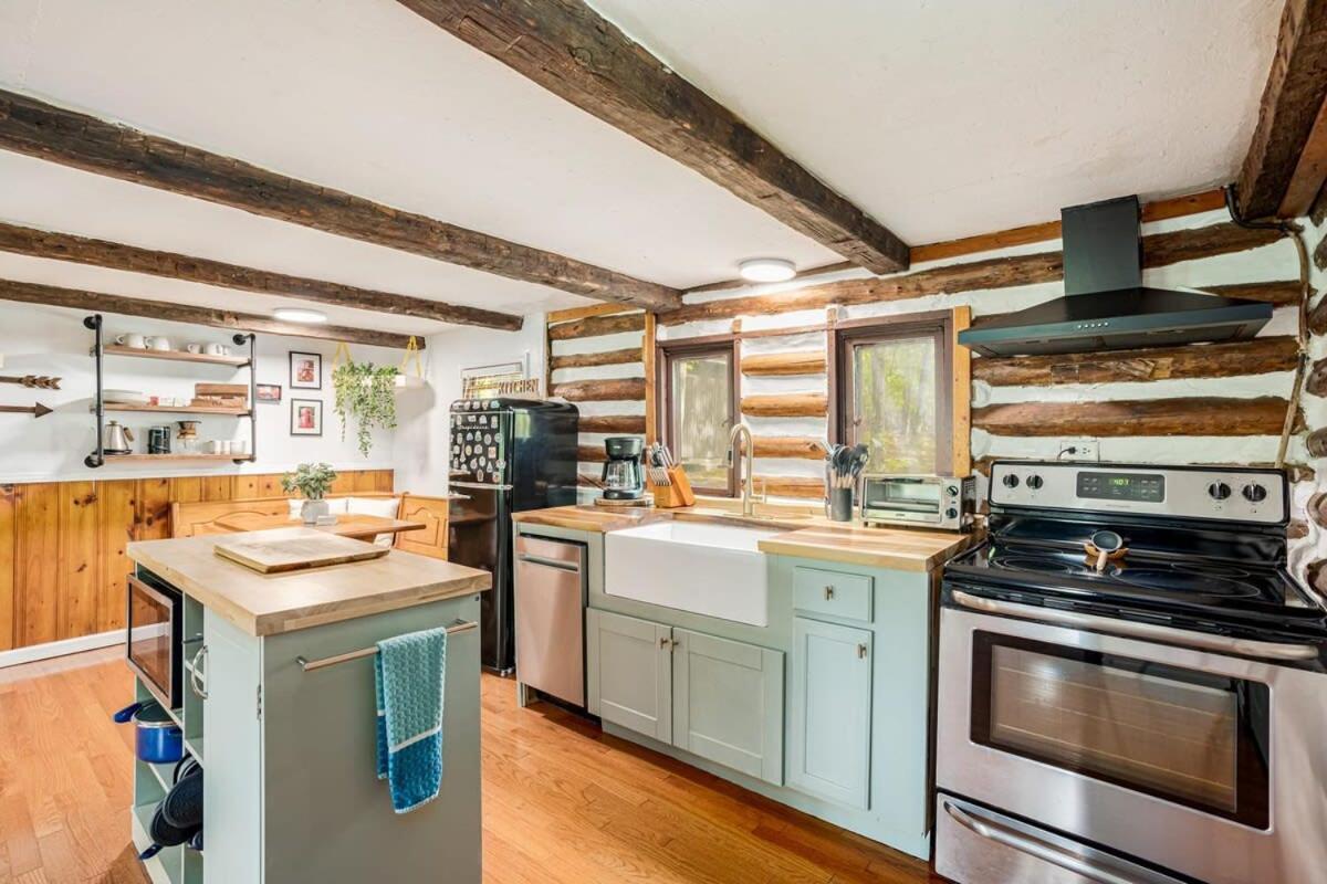 Modernized Log Cabin W Hot Tub Fire Pit & Views Berkeley Springs Exterior foto