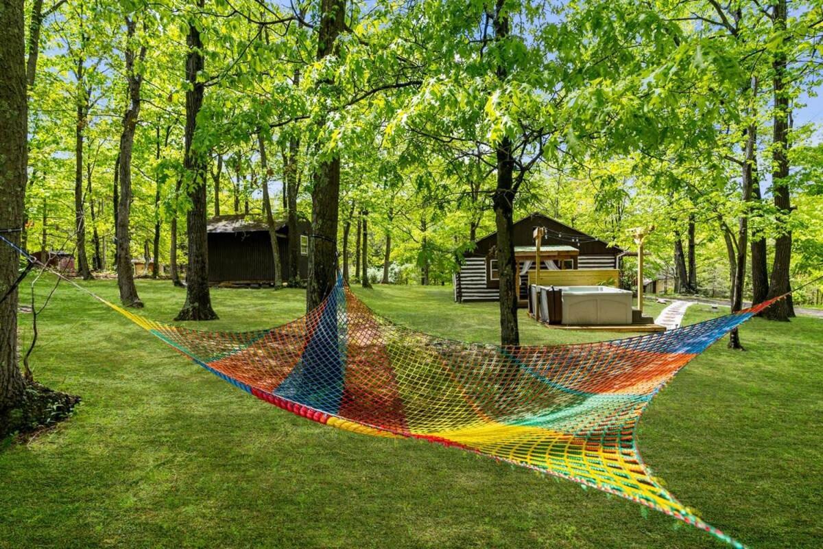 Modernized Log Cabin W Hot Tub Fire Pit & Views Berkeley Springs Exterior foto