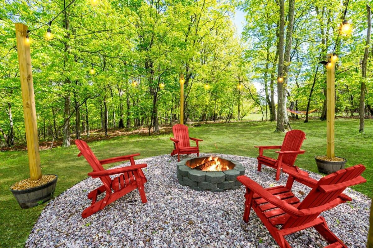 Modernized Log Cabin W Hot Tub Fire Pit & Views Berkeley Springs Exterior foto